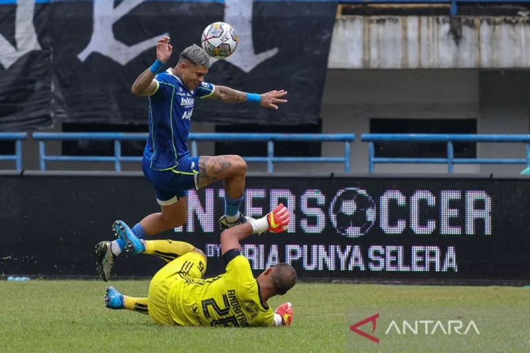 Shayne Pattynama Siap Gempur Persib dalam El Clasico, Target Tiga Poin di GBK