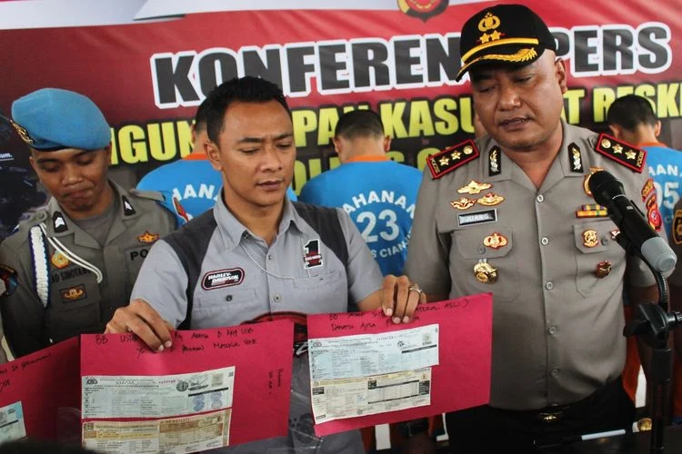 Sindikat STNK Palsu dan Penindakan Limbah Kurban: Polisi Gencar Bongkar Kejahatan di Surabaya