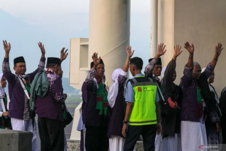 Surabaya Mengalami Lonjakan Kegiatan: Dari Pemberangkatan Calon Haji hingga Kebun Binatang yang Ramai