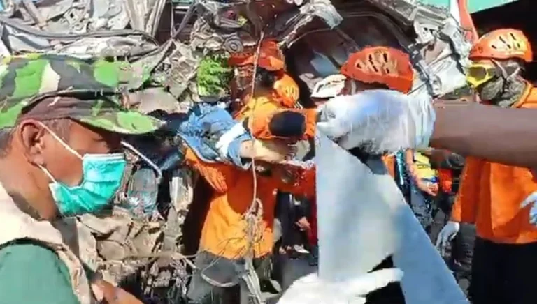 Tragedi di Grobogan: mobil pengantar haji Hantam KA Argo Bromo Anggrek, Empat Korban Tewas