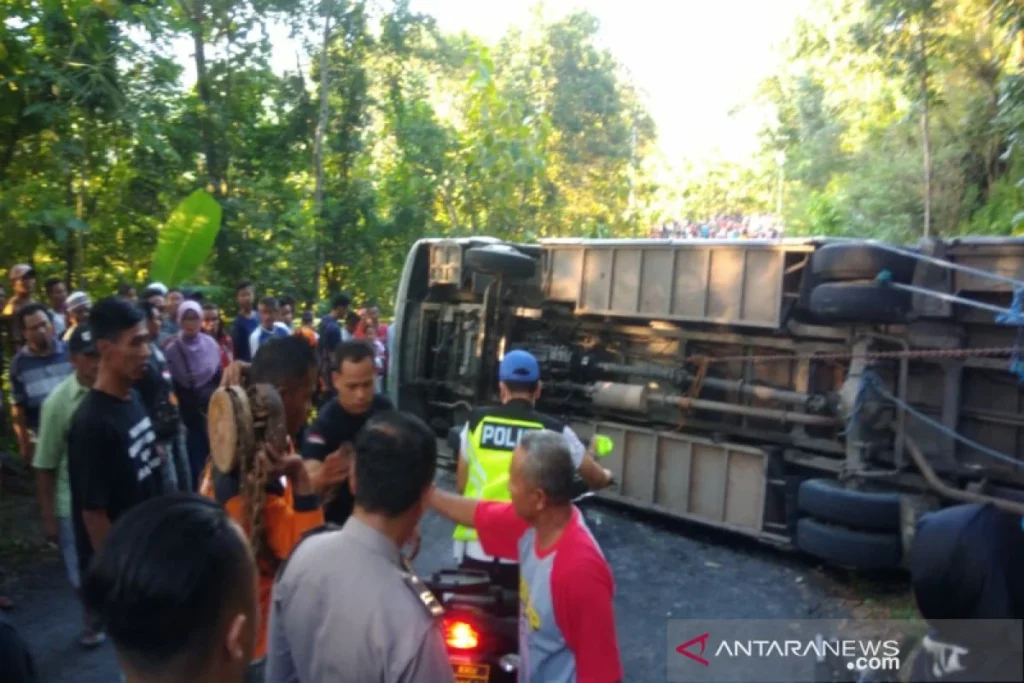 Tragedi Mobil Seruduk Siswa di Pandeglang: Satu Anak Meninggal, Puluhan Luka, dan Kontroversi Kesehatan Pengemudi