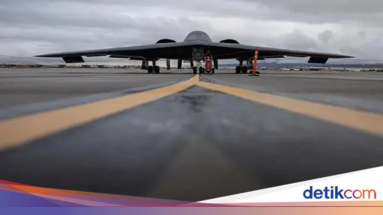 Video Keamanan Mengejutkan: Dari Dinner Washington hingga Pesawat Terdampak Cairan Misterius