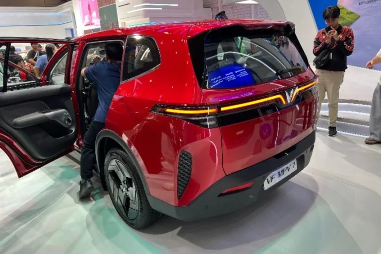 VinFast VF 8 Turun Harga dan VF MPV 7 Diluncurkan: Revolusi Mobil Listrik VinFast di Asia