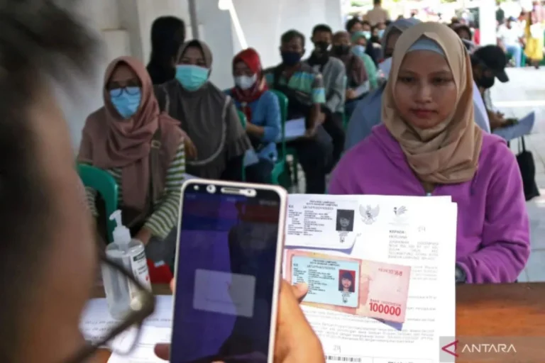 Bantuan Langsdirect Tunai: Digitalisasi, Penipuan, Penolakan, dan Krisis Anggaran Mengguncang Kebijakan Sosial