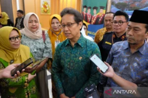 Budi Gunadi Sadikin Gencar Jaga Harga Obat, Perluas Skrining Hati, dan Dorong Layanan Terpadu untuk Perempuan serta Anak
