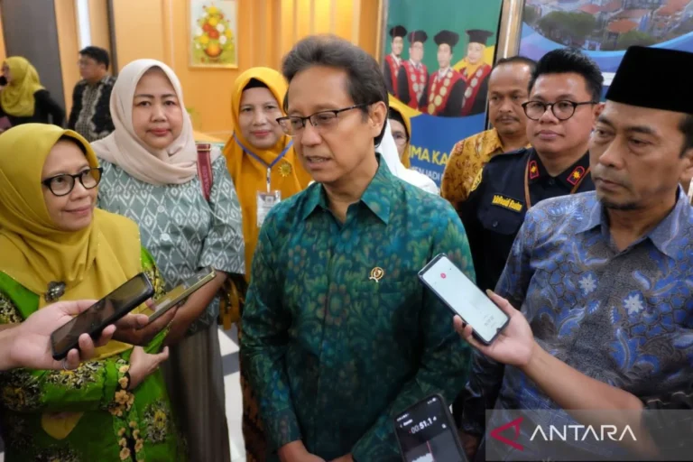 Budi Gunadi Sadikin Gencar Jaga Harga Obat, Perluas Skrining Hati, dan Dorong Layanan Terpadu untuk Perempuan serta Anak