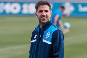 Cesc Fàbregas Siapkan Langkah Besar: Dari Pujian Serie A hingga Target Kepemimpinan Barcelona 2028
