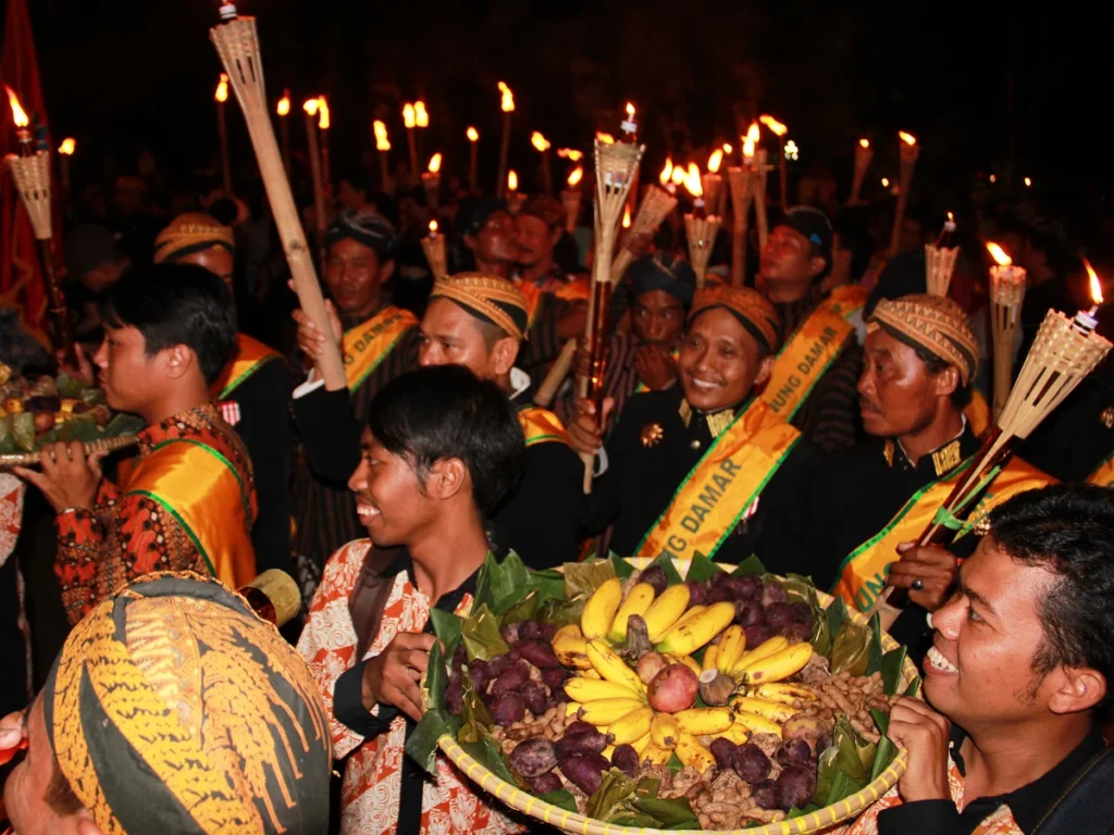 Malam 1 Suro 2026: Tanggal, Tradisi Unik, dan Makna Spiritual yang Menggugah