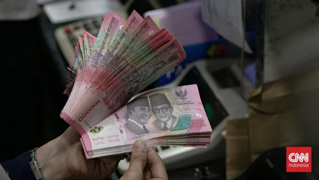 Rupiah Pecah Rekor, Dolar AS Turun ke Rp17.708 – Apa Penyebabnya?
