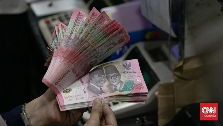 Rupiah Pecah Rekor, Dolar AS Turun ke Rp17.708 – Apa Penyebabnya?